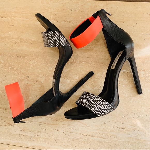 Steve Madden Shoes - Steve Madden Yeller leather sandals size 10M NEW